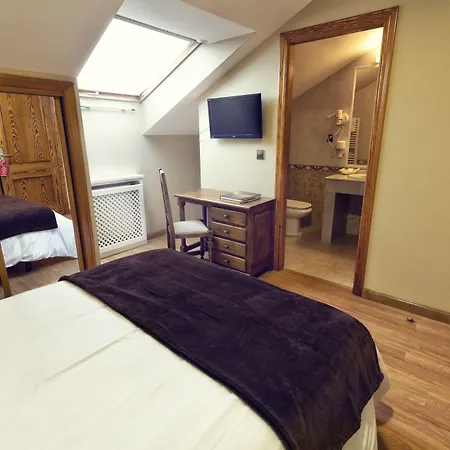 Santa Cruz فندق Onís