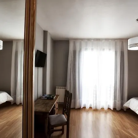 Santa Cruz فندق Onís