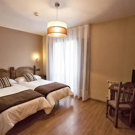 Santa Cruz فندق Onís